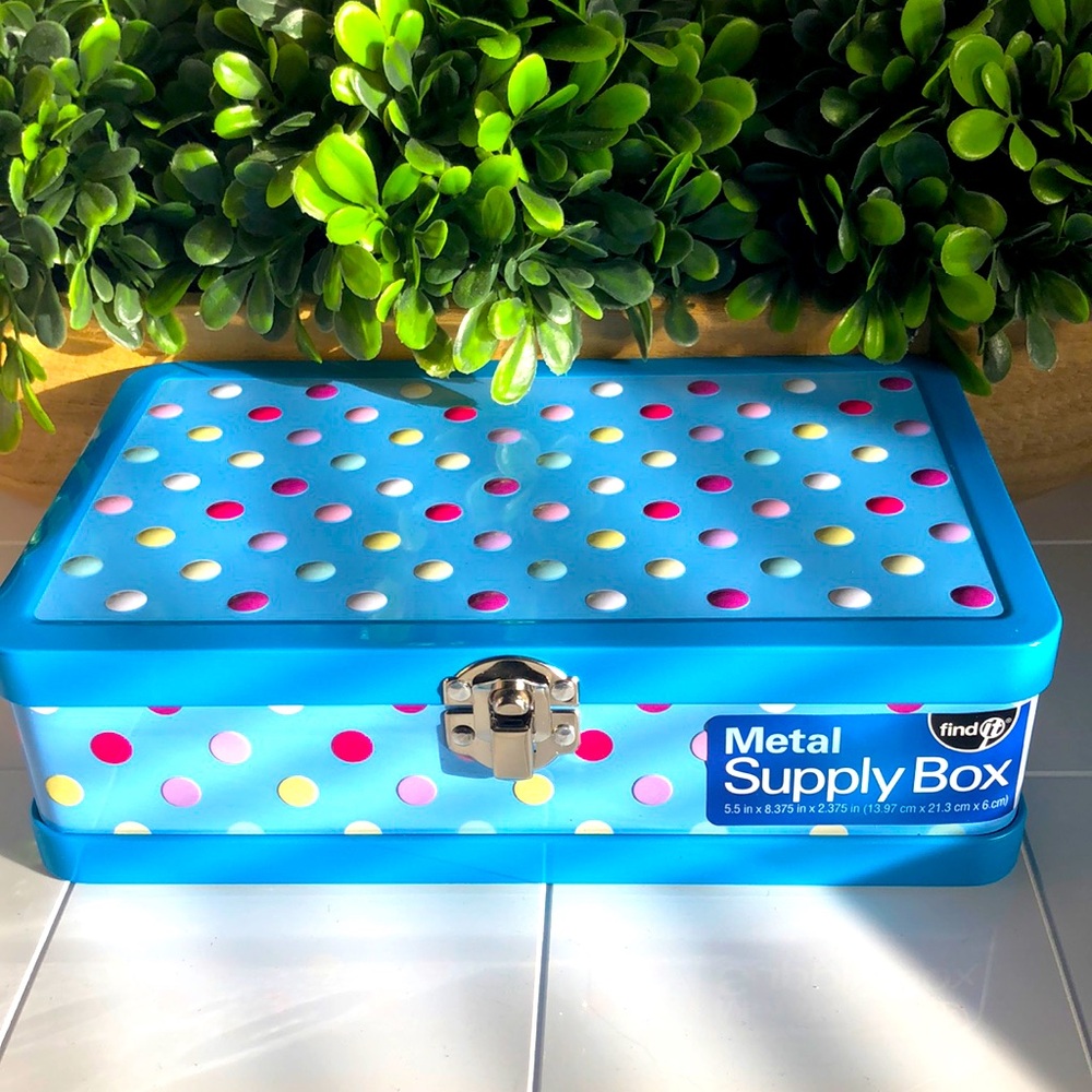 find it Metal Supply Box
Blue with Polka Dots
Brand New